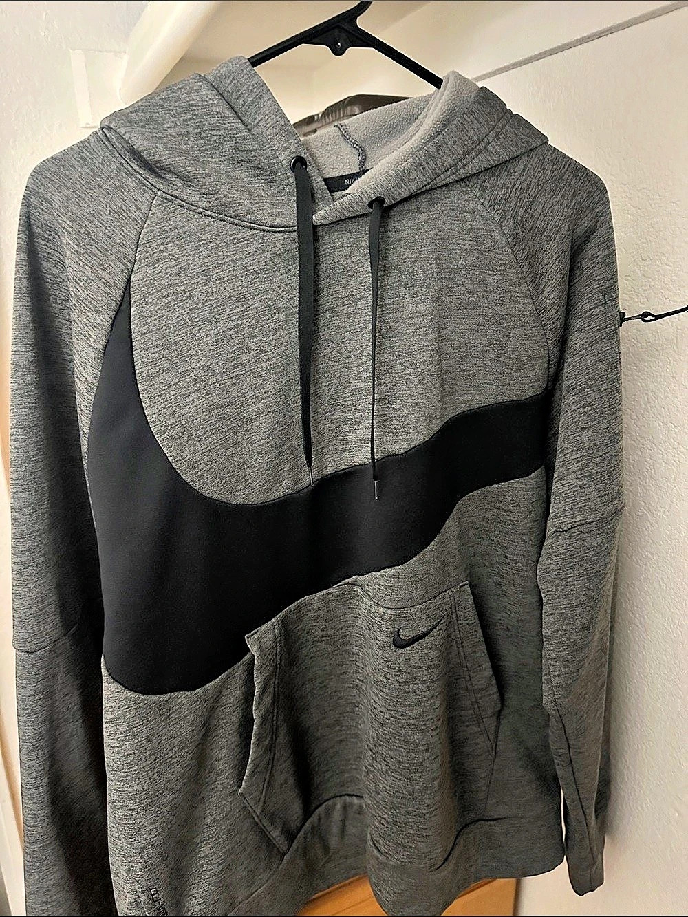 Nike Therma-FIT Hooded Fitness Pullover Hoodie Gray & Black Large